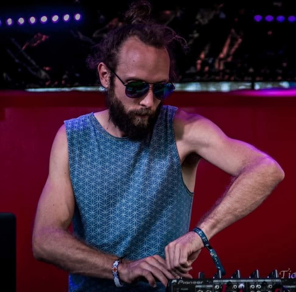 Booch & Beats DJ Night w/ Tyler Gibson | Big Island Bulletin